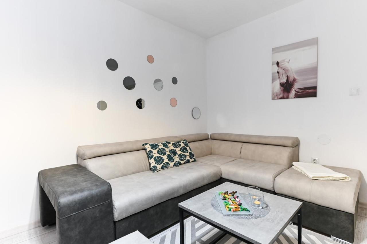 Apartment Ds *
