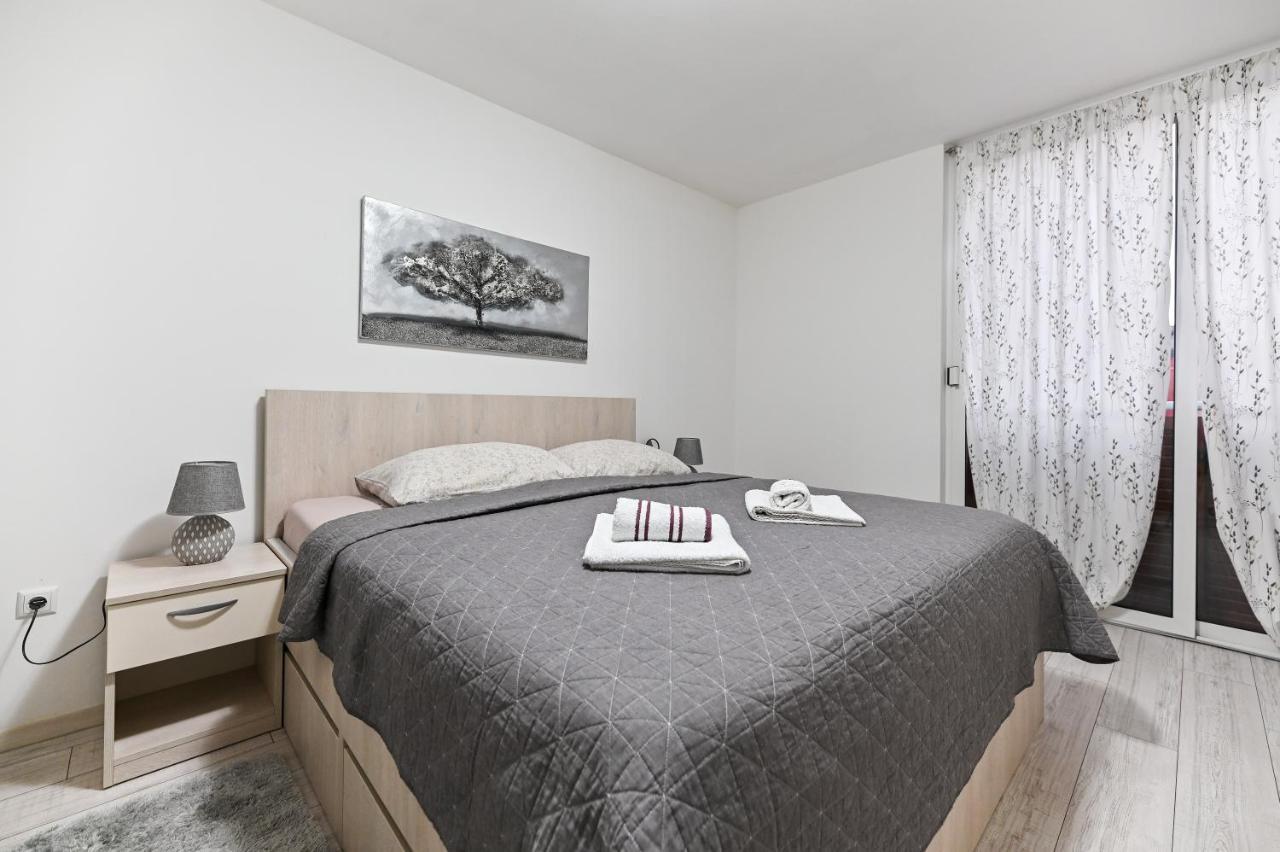 Apartment Ds *