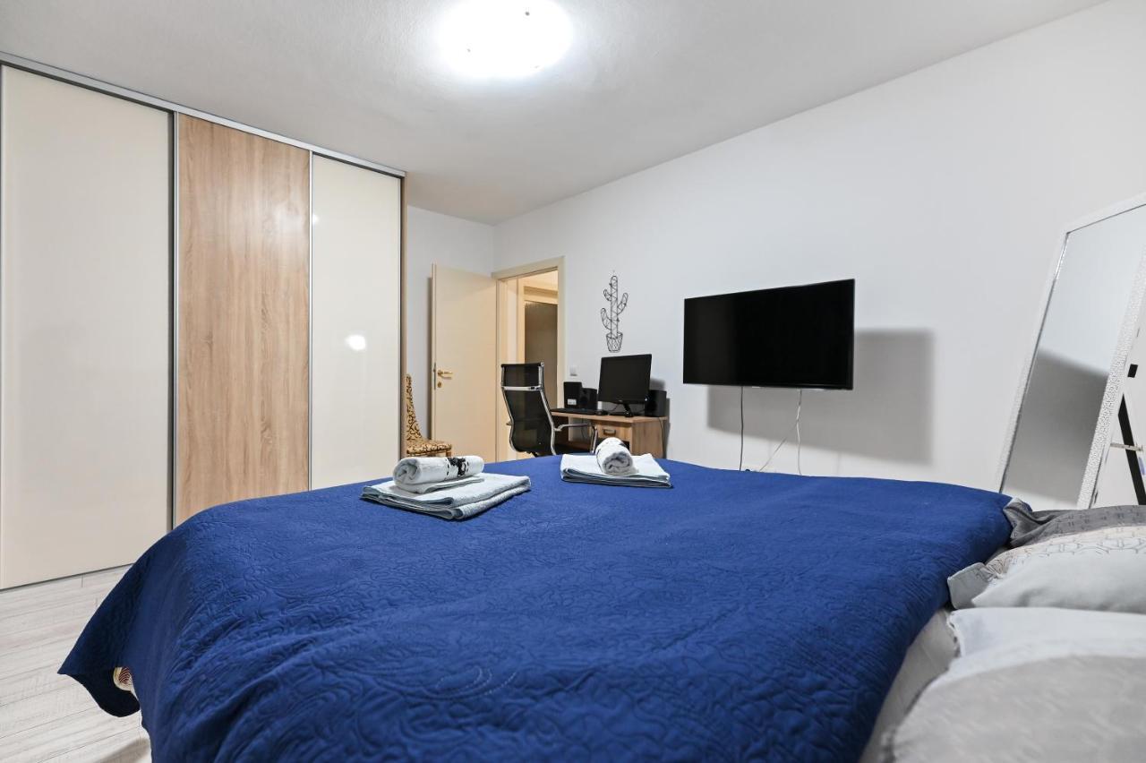 Apartment Ds *