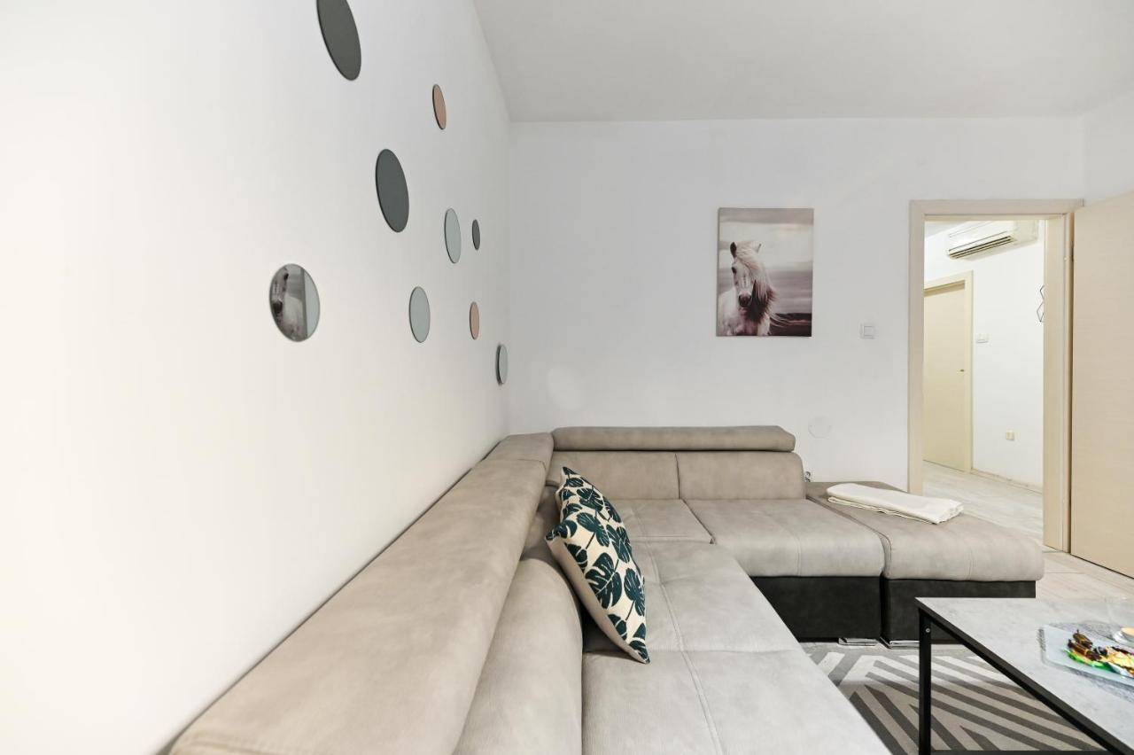 Apartment Ds *